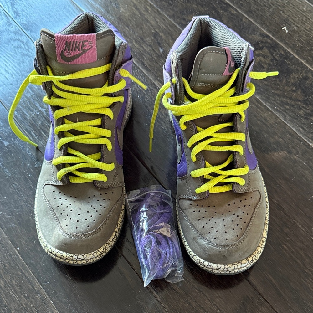 Nike Kids High-Top Sneakers - Purple and grey with Yellow Laces